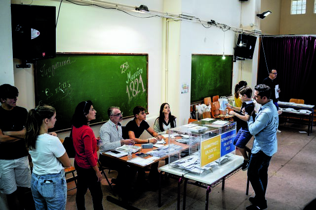 Μπλε χάρτης με… γαλάζιες αποχρώσεις