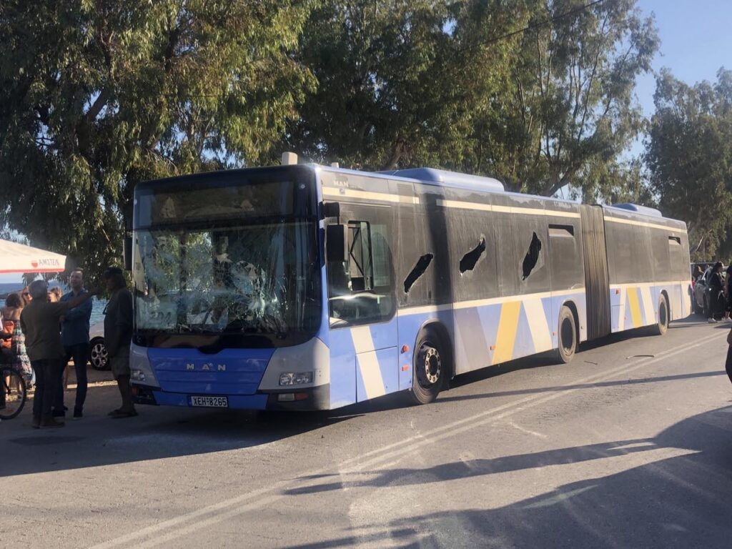 Αρτέμιδα: Δρομολόγιο-θρίλερ για επιβάτες λεωφορείου – Άνδρας έσπαγε τζάμια, φώναζε «θα σας σκοτώσω όλους»