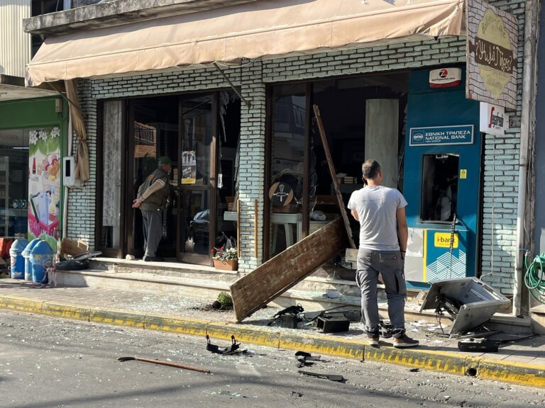 Ληστεία στο Πεταλίδι: Ανατίναξαν ATM έξω από φούρνο και άρπαξαν περισσότερα από 200 χιλιάδες ευρώ
