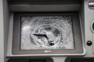 Επιθέσεις στην Πάτρα: Σε ATM και καταστήματα παρόχων ενέργειας