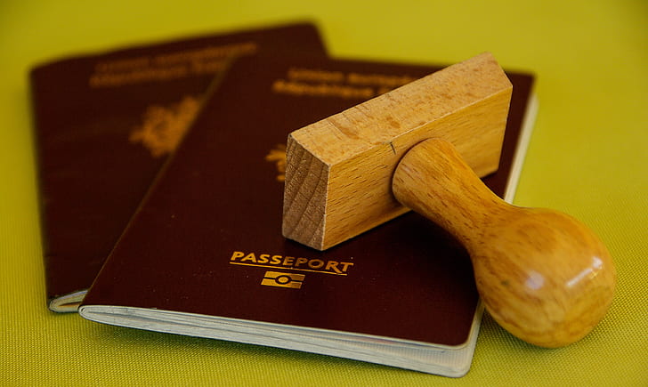 ΕΛ.ΑΣ.: Πλαστά διαβατήρια και άδειες παραμονής πωλούνταν για 500 ευρώ