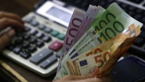 Η εφορία «σβήνει» οφειλές σε υπερχρεωμένα νοικοκυριά