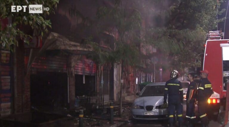 Φωτιά στον Άγιο Παντελεήμονα: Καταστράφηκε ολοσχερώς κατάστημα ηλεκτρικών