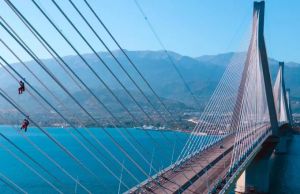 Γέφυρα Ρίου – Αντιρρίου: Εντυπωσιακές εικόνες από εργασίες επιθεώρησης