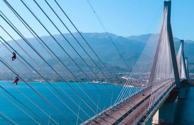 Γέφυρα Ρίου – Αντιρρίου: Εντυπωσιακές εικόνες από εργασίες επιθεώρησης