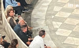 Στο Ηρώδειο ο Στέφανος Κασσελάκης – «Καλώς τον πρόεδρο» φώναξε ο Κραουνάκης