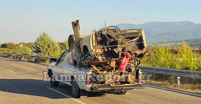 Φθιώτιδα: Φόρτωσε διαλυμένο αυτοκίνητο στην καρότσα αγροτικού και βγήκε στο δρόμο