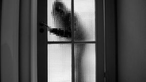 Συμμορία αδίστακτων ληστών «χτυπούσε» σπίτια ηλικιωμένων