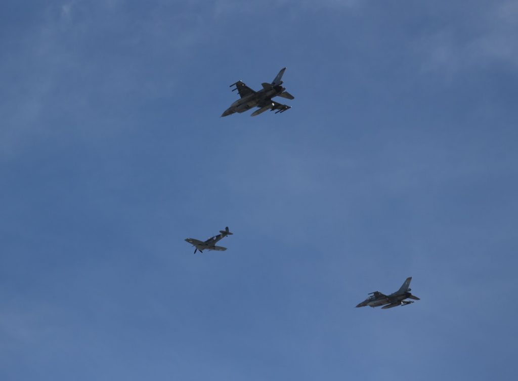 Μαχητικά αεροσκάφη «έσκισαν» τον ουρανό της Θεσσαλονίκης – Δείτε βίντεο