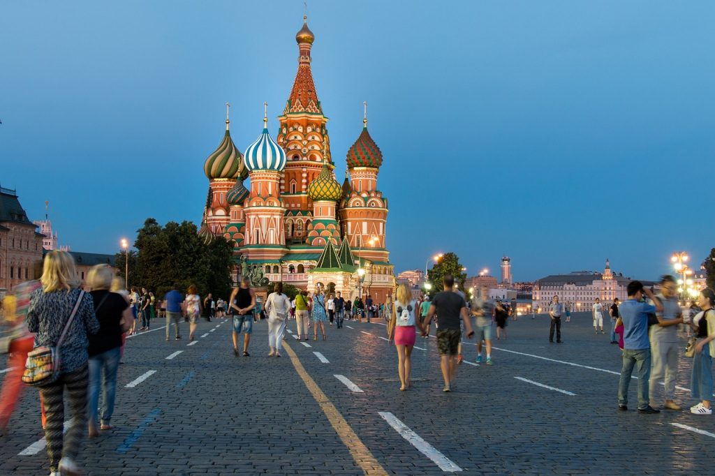 Στοπ στην… αυτοεξορία – Γιατί οι Ρώσοι επιστρέφουν μαζικά στη χώρα τους