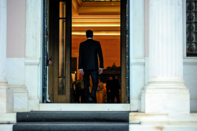 Ο «άγνωστος Χ» για το Μαξίμου