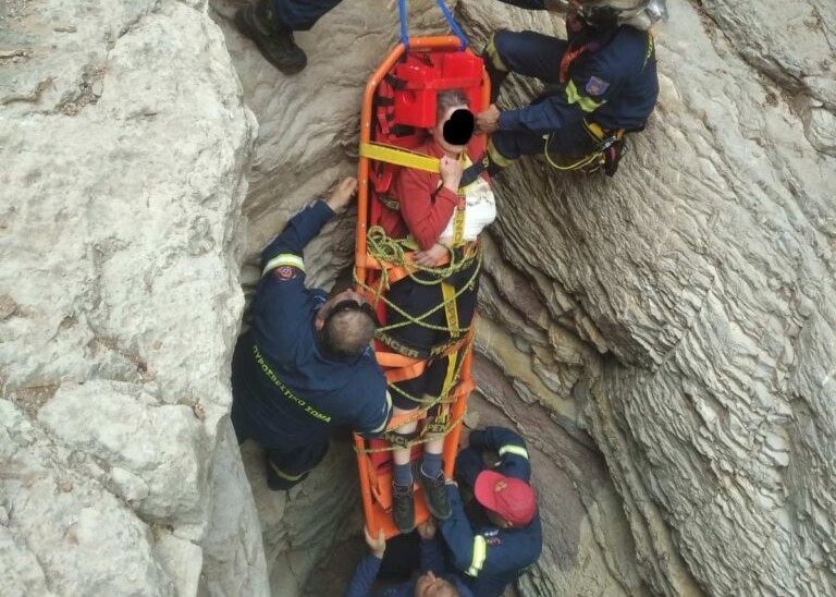 Μεγάλη επιχείρηση για την ανάσυρση τουρίστριας από φαράγγι