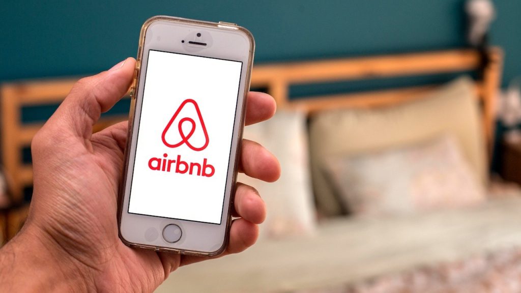 Airbnb: Έρχονται αλλαγές στη βραχυχρόνια μίσθωση