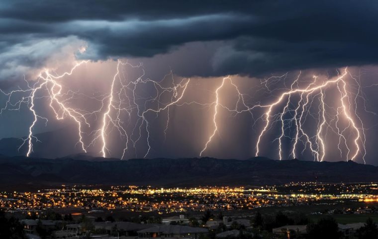 Καιρός: Καταιγίδες, χαλάζι και κεραυνοί το «μενού» της ημέρας