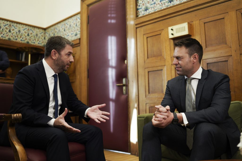 Δημοσκόπηση: Για πρώτη φορά δεύτερο το ΠΑΣΟΚ και τρίτος ο ΣΥΡΙΖΑ – Στο 38,5% η ΝΔ