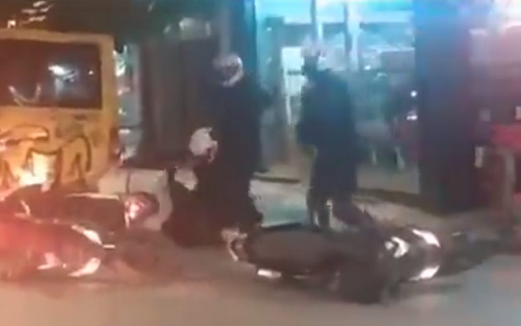 Παρέμβαση εισαγγελέα για το βίντεο με τον ξυλοδαρμό διαδηλωτή από αστυνομικούς