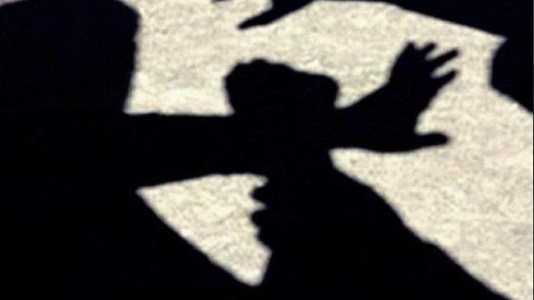 Καλαμάτα: Συγκλονίζει ο πατέρας που δέχθηκε άγρια επίθεση – «Τα παιδιά μου φοβούνται να πάνε σχολείο»