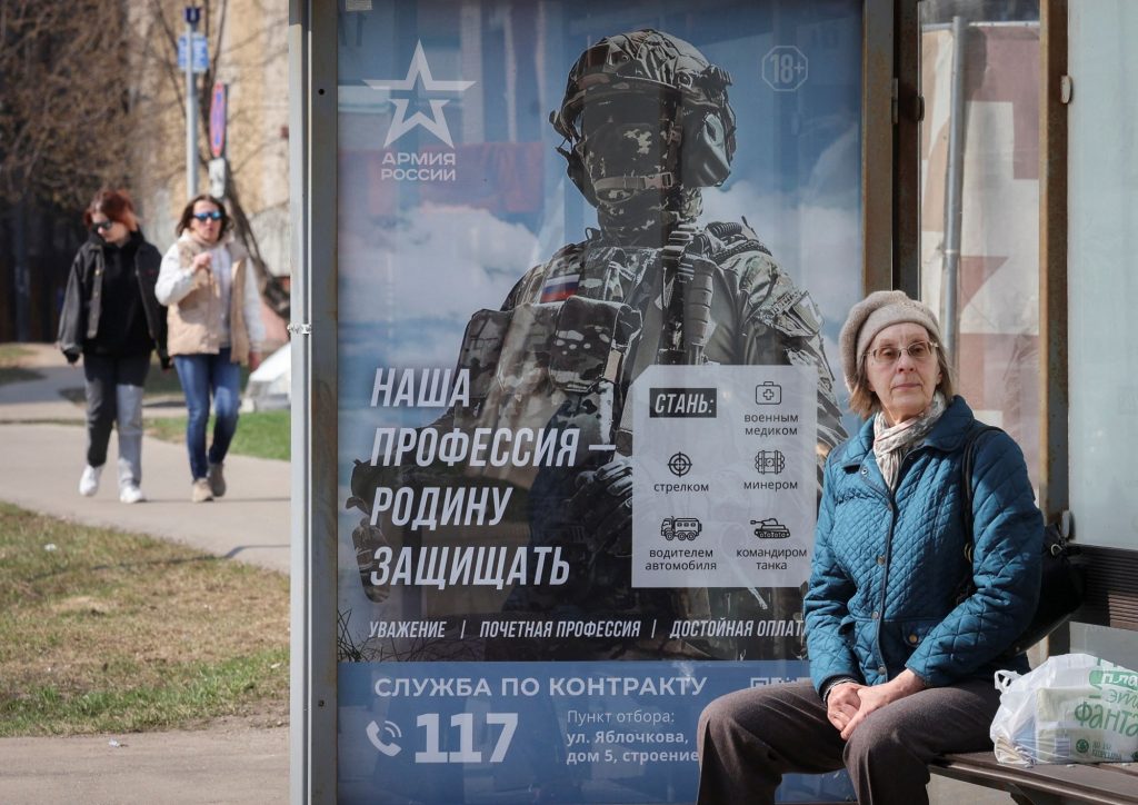 Ο «Γοητευτικός Στρατός» – Πώς η Ρωσία στρατολογεί γυναίκες για το μέτωπο