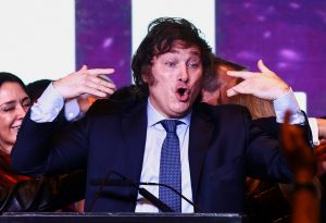 Χαβιέρ Μιλέι: Γκουρού ταντρικού σεξ και συμβουλές από «φάντασμα σκύλου» – Ο «τρελός» νέος πρόεδρος της Αργεντινής