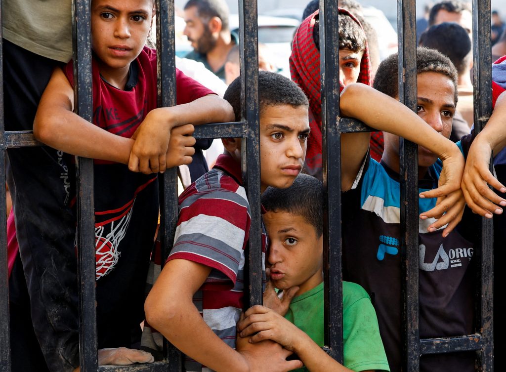 Γάζα: «Ο χειρότερος εφιάλτης μας» – Ο «Γολγοθάς» των γονιών που δεν μπορούν να ταΐσουν τα παιδιά τους