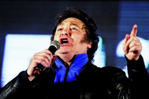 Πετροβολώντας τον μύθο του ποδοσφαίρου