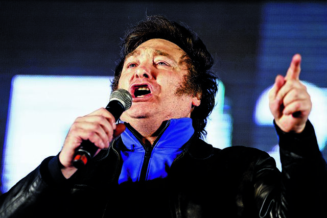 Πετροβολώντας τον μύθο του ποδοσφαίρου