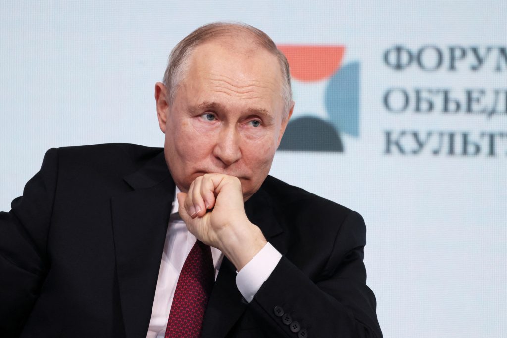 Ποιος είναι ο φιλοπόλεμος εθνικιστής που θέλει να διώξει τον Βλαντιμίρ Πούτιν από την προεδρία