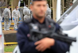 Γαλλία: Πήγε στην αστυνομία και ομολόγησε ότι σκότωσε τις τρεις κόρες του