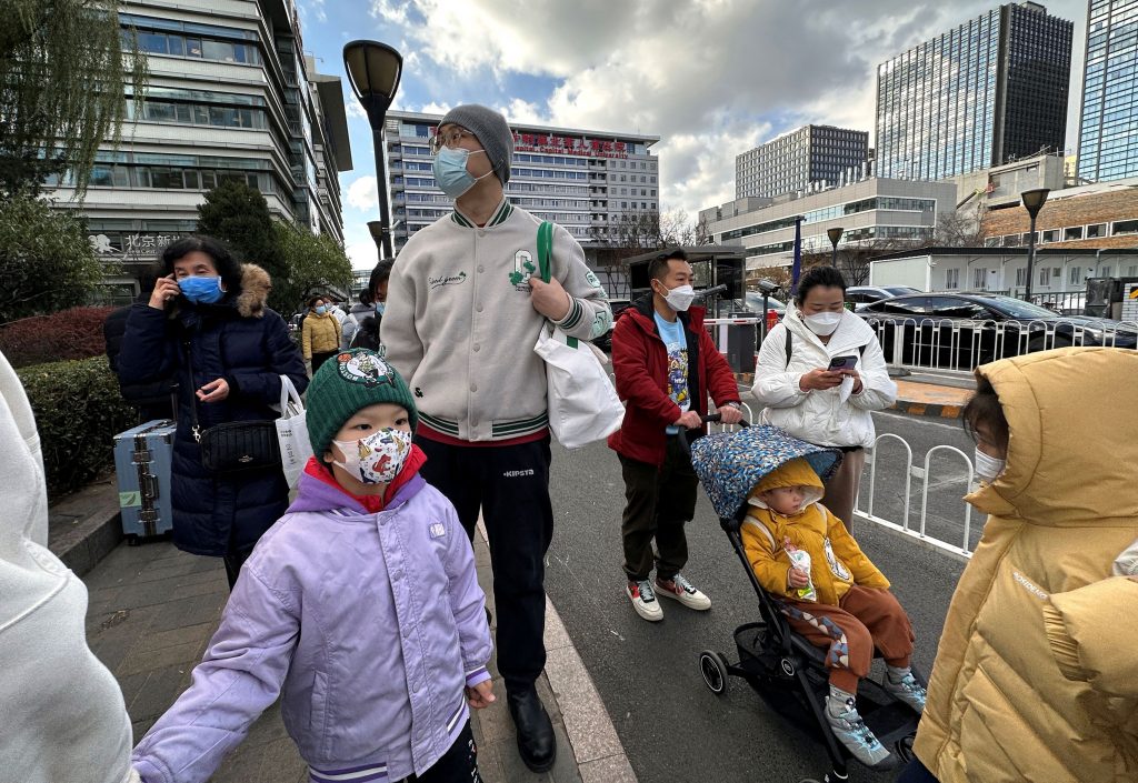 Κίνα: Αυξάνεται η ανησυχία για τη «μυστηριώδη» πνευμονία που «χτυπάει» τα παιδιά – Τι λένε τα αμερικάνικα CDC