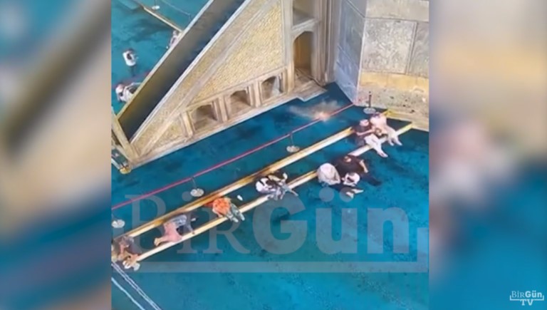 Βίντεο που σοκάρει: Κομμάτια από τον τρούλο της Αγίας Σοφίας πέφτουν δίπλα σε επισκέπτες