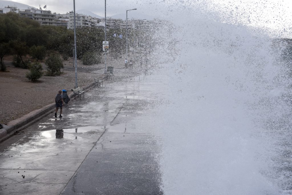 Χαλάει ο καιρός: Έρχονται ισχυρές βροχές και καταιγίδες – Προσοχή στην  Αττική - ΤΑ ΝΕΑ