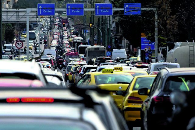 Οπισθεν από την ΕΕ για τους ρύπους των ΙΧ