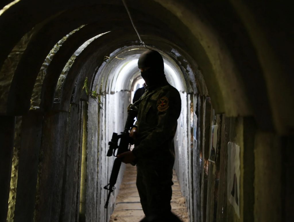 Μάχη στο σκοτάδι: Μπορεί το Ισραήλ να κυριεύσει τα τούνελ της Χαμάς;