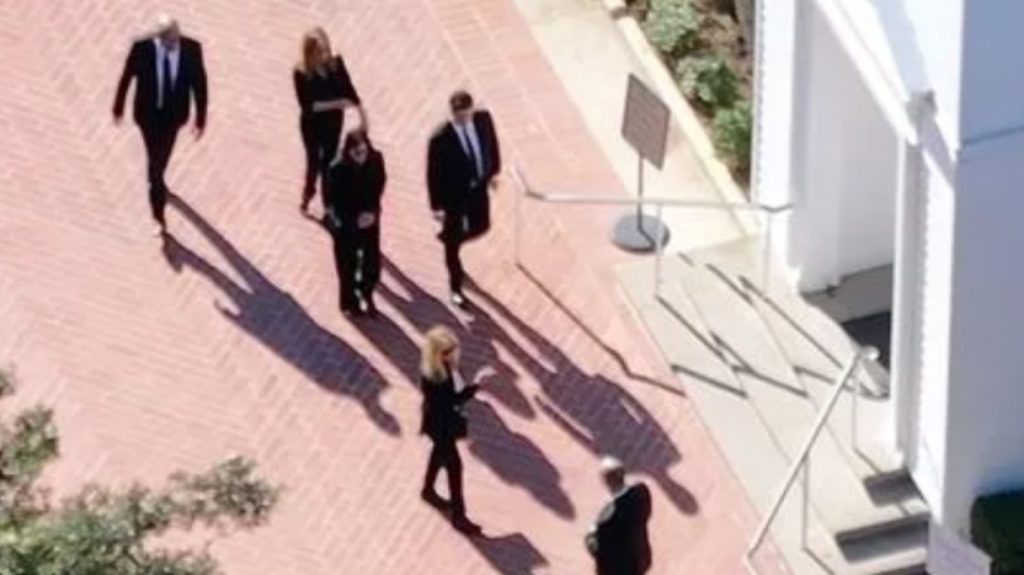 Μάθιου Πέρι: Τα «Φιλαράκια» του τον συνόδευσαν στην τελευταία του κατοικία