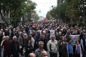 Μίνι ασφαλιστικό: Οι 8 αλλαγές σε συντάξεις, επιδόματα και ρυθμίσεις χρεών