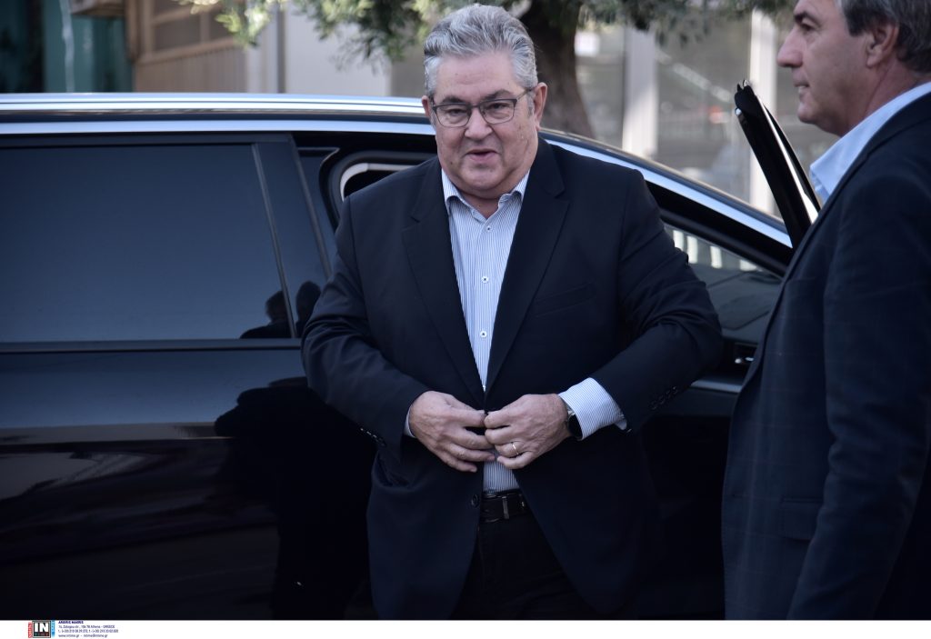 «Αυτοί είστε…» ευτυχώς: Πώς στέλνει ο Κασσελάκης ψηφοφόρους στον Κουτσούμπα