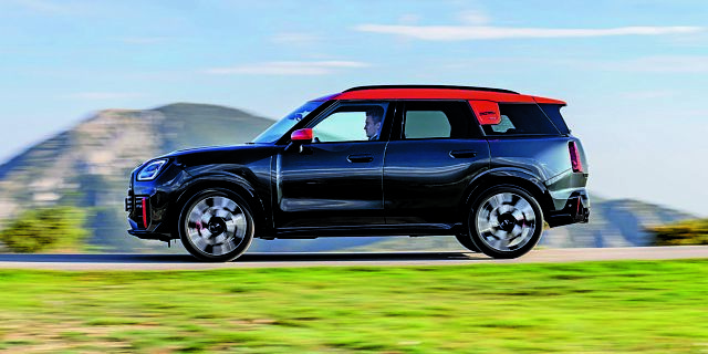 Mini Countryman JCW: Tα έχει 300