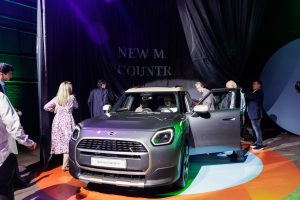 Στην ελληνική αγορά προσφέρονται τα νέα MINI Cooper και Countryman