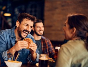 Τελικά πόσο χρόνο αφιερώνουμε στους φίλους μας;