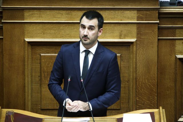 Χαρίτσης: Αντικατέστησε τη φωτό του ΣΥΡΙΖΑ με τον πίνακα-σύμβολο του Πελίτσα στα social