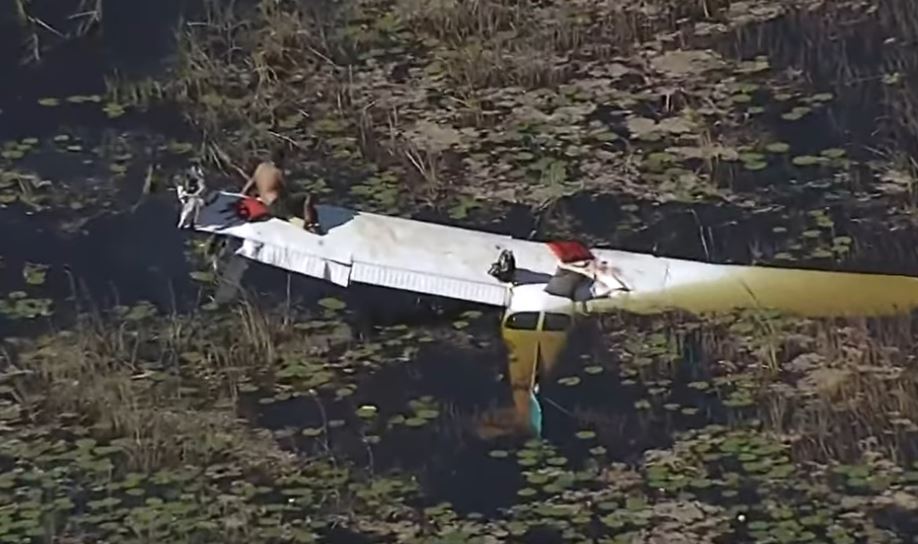 Φλόριντα: Δραματικές ώρες για πιλότο: Έπεσε το αεροπλάνο και πέρασε 9 ώρες στο φτερό για… να γλιτώσει από αλιγάτορες