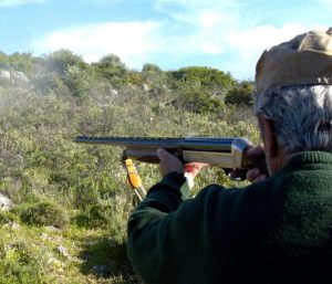 Αχαΐα: Κυνηγός «κάρφωσε» καραμπίνα στο στήθος δασοφύλακα