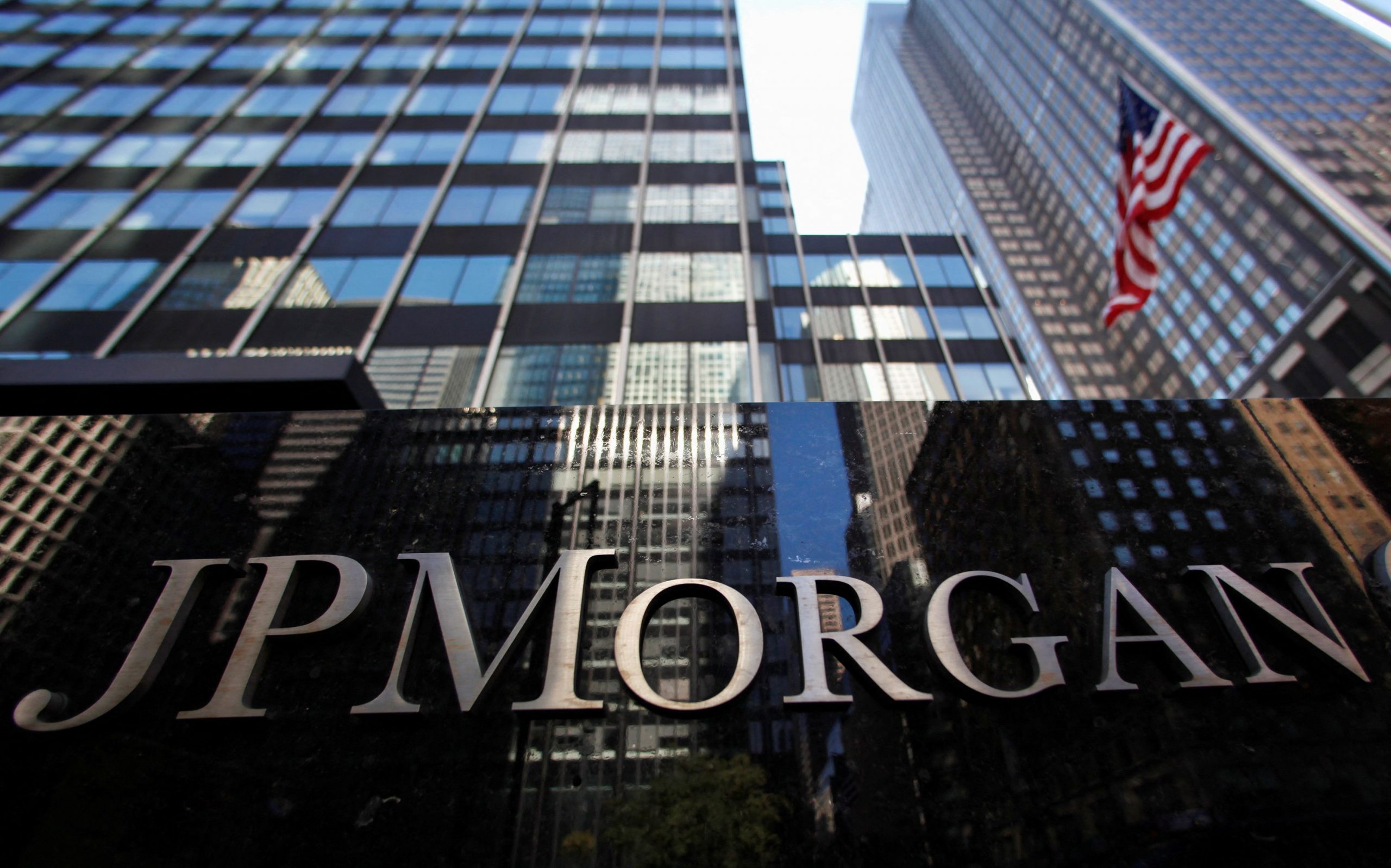 JP Morgan: Ευκαιρία τα ελληνικά ομόλογα - Long θέσεις στα 10ετή
