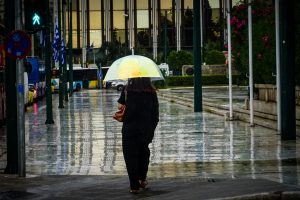 Καιρός: Καταιγίδες, χιόνια και πτώση θερμοκρασίας – Νέο έκτακτο δελτίο