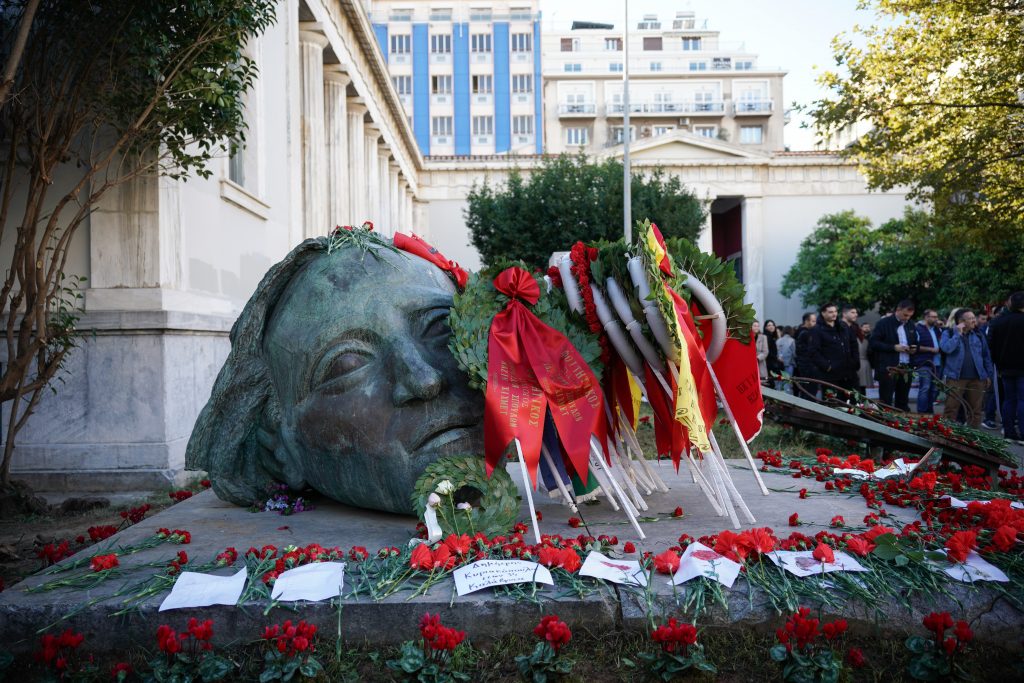 Η ιστορία πίσω από την κεφαλή του Πολυτεχνείου