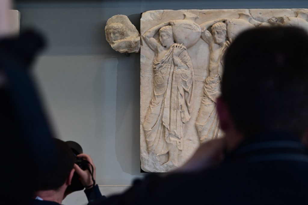 Sun: Το παρασκήνιο του ραντεβού Σούνακ – Μητσοτάκη και η… κρίση εμπιστοσύνης