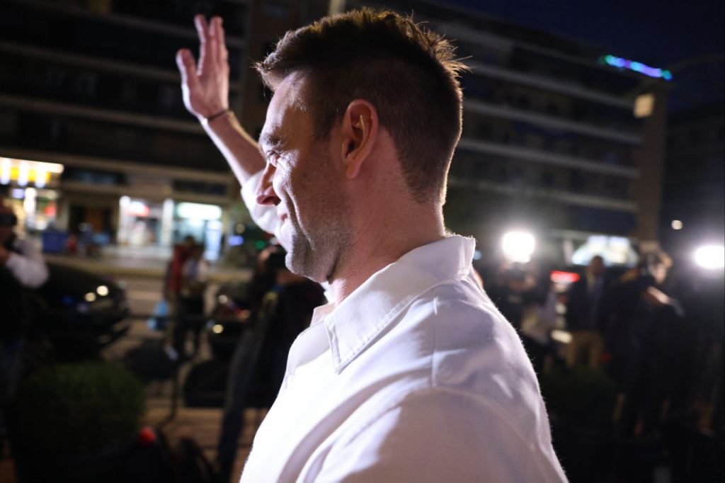 Η πανηγυρική έξοδος του Κασσελάκη μετά τη… διάλυση του ΣΥΡΙΖΑ – Δείτε το βίντεο