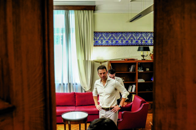 Δείπνα, δίαυλοι και συναντήσεις – Ολο το βαθύ παρασκήνιο