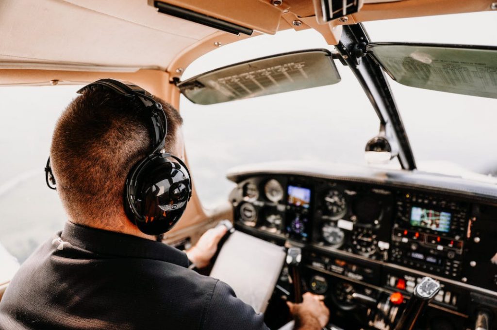 Ρεσιτάλ πιλότου σε πτήση Σαντορίνη – Αθήνα: «Αυτά δεν γίνονται ούτε στα παραμύθια»