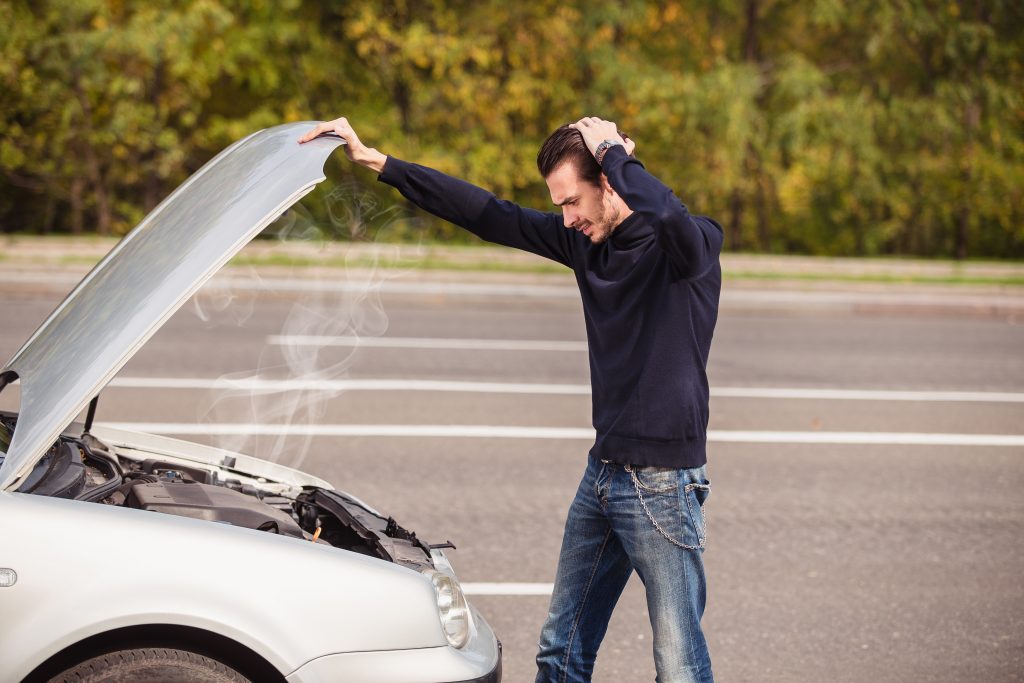 Το λάθος στο βενζινάδικο που μπορεί να κάψει τον κινητήρα του αυτοκινήτου σας